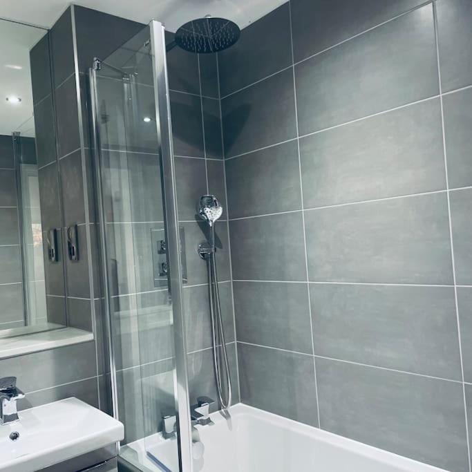 New One Bedroom Luxury Apartment In Solihull Kültér fotó
